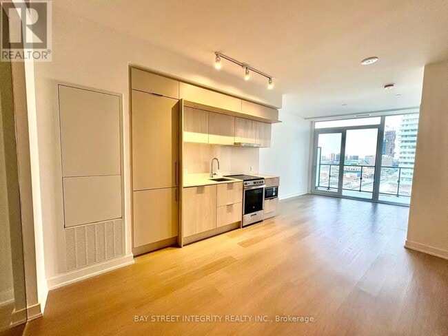 Photo du bâtiment - 448 Burnhamthorpe Rd W