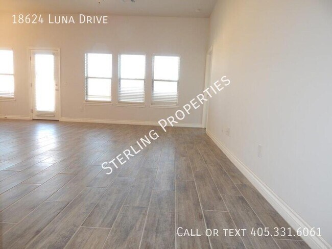 Building Photo - 18624 Luna Dr