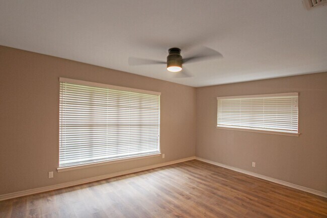 Foto del edificio - Almost Ready! Stunning 4-bedroom, 2-bath b...