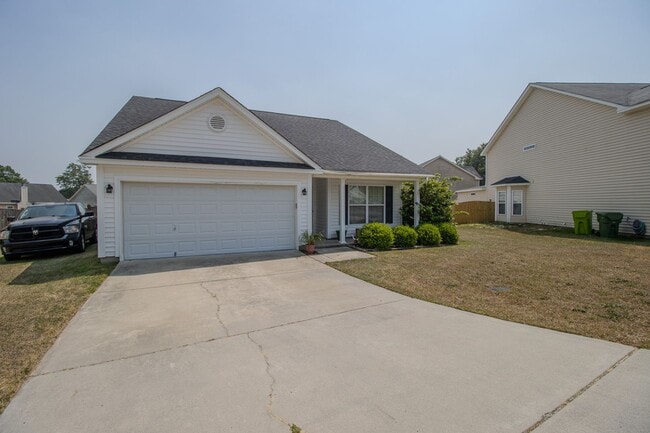 Building Photo - Spacious 3BR in Myers Creek – Fenced Yard, Workshop w/ Electricity & Bright Open Living!