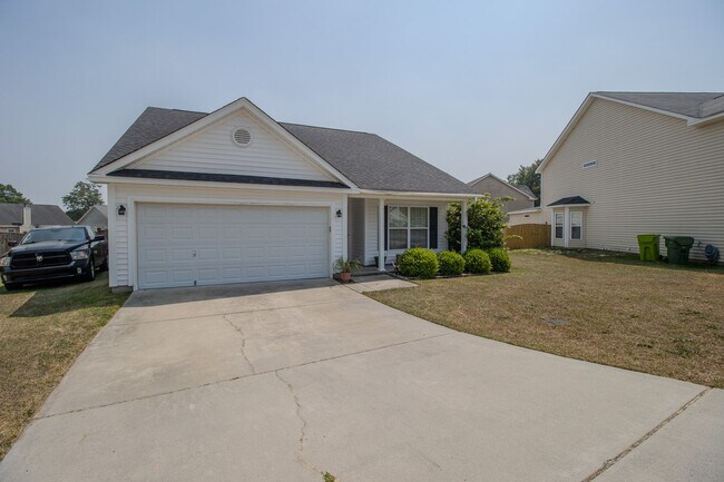 Foto del edificio - Spacious 3BR in Myers Creek – Fenced Yard, Workshop w/ Electricity & Bright Open Living!