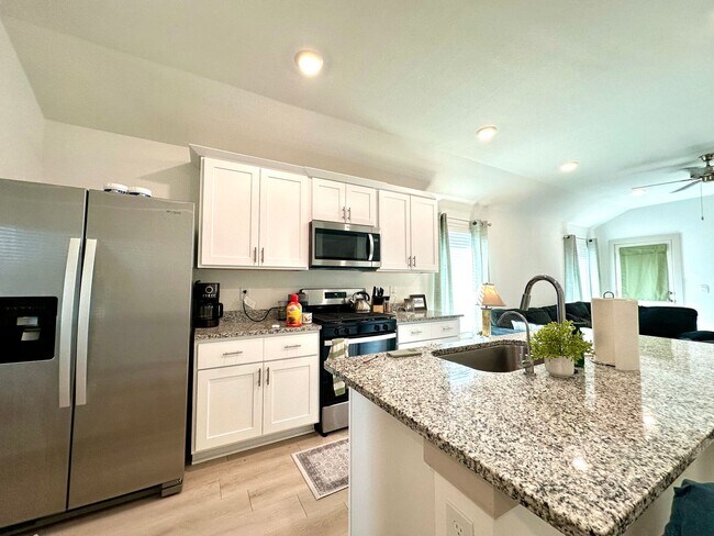 Foto del edificio - Beautiful 3Bed/2Bath Available!