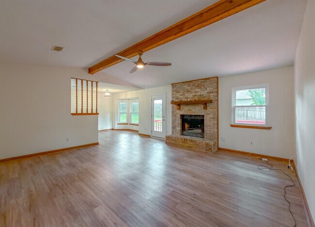 Building Photo - 776 Lupine Ln