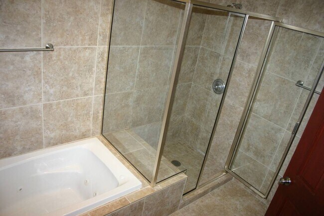 Foto del edificio - 737 Battery Pl