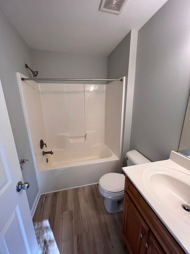 Foto del edificio - Pet Friendly Beautifully Updated 2BD/2.5BA Townhome