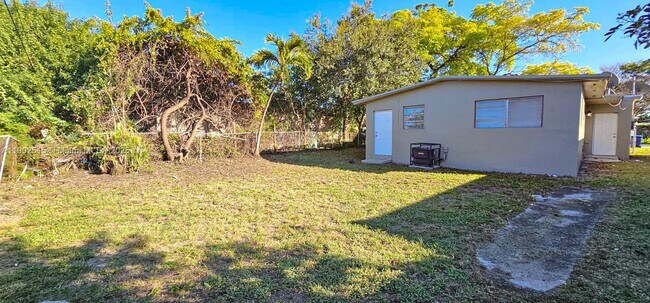 Foto del edificio - 2781 NW 13th Ct