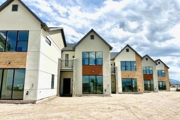 Building Photo - Parkview Townhomes
