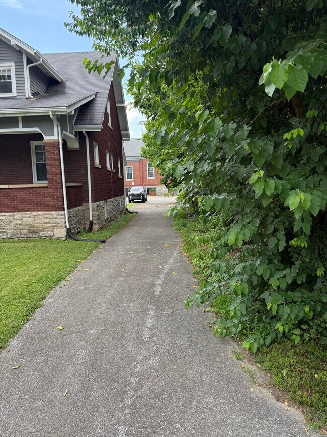 Foto del edificio - 1815 Nicholasville Rd