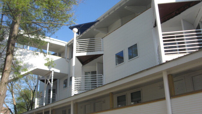 Building Photo - 712 W Elm St