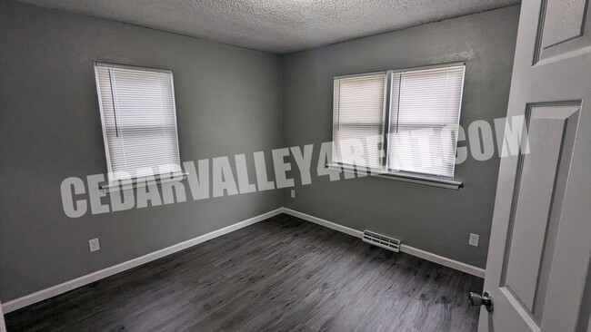Building Photo - 3 bedroom, 1 bath home in Waterloo