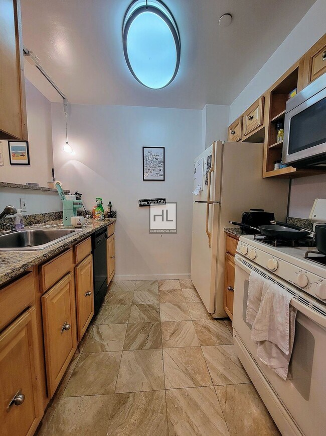 Foto del edificio - Large, Bright Studio next to Central Park