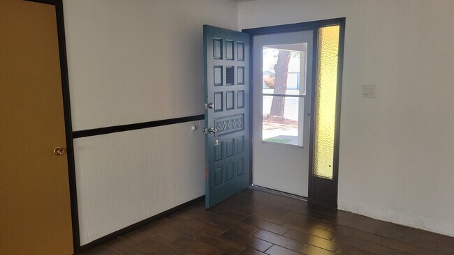Building Photo - 5020 San Pedro Ct NE