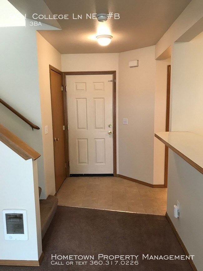Building Photo - 3 Bdrm 2.5 Bth Duplex-Available NOW