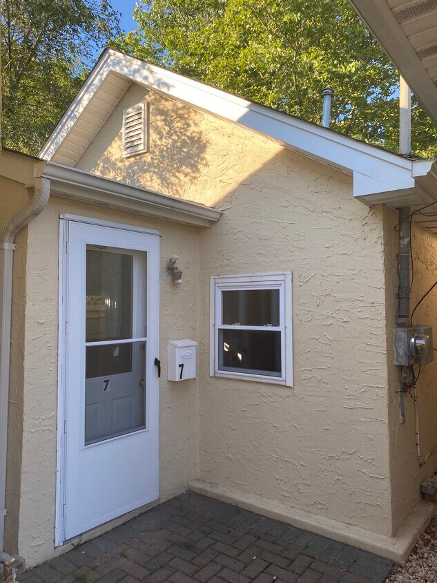 Foto principal - 355 Bayville Ave