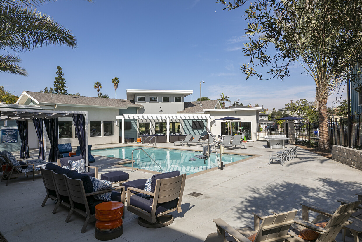 Primary Photo - Stadium Park Apartments