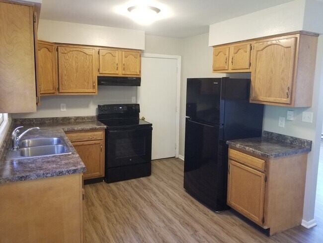 Kitchen - 14253 Talcott Dr