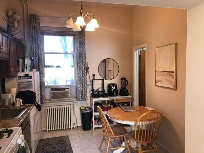 Kitchen - 104 7th St
