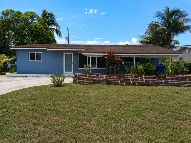Building Photo - 1837 Gardenia Rd