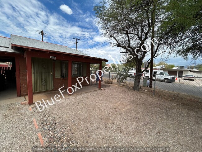 Building Photo - 949 N Montezuma Ave