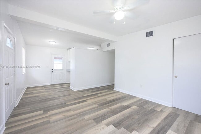 Building Photo - 290 NW 29th Ave