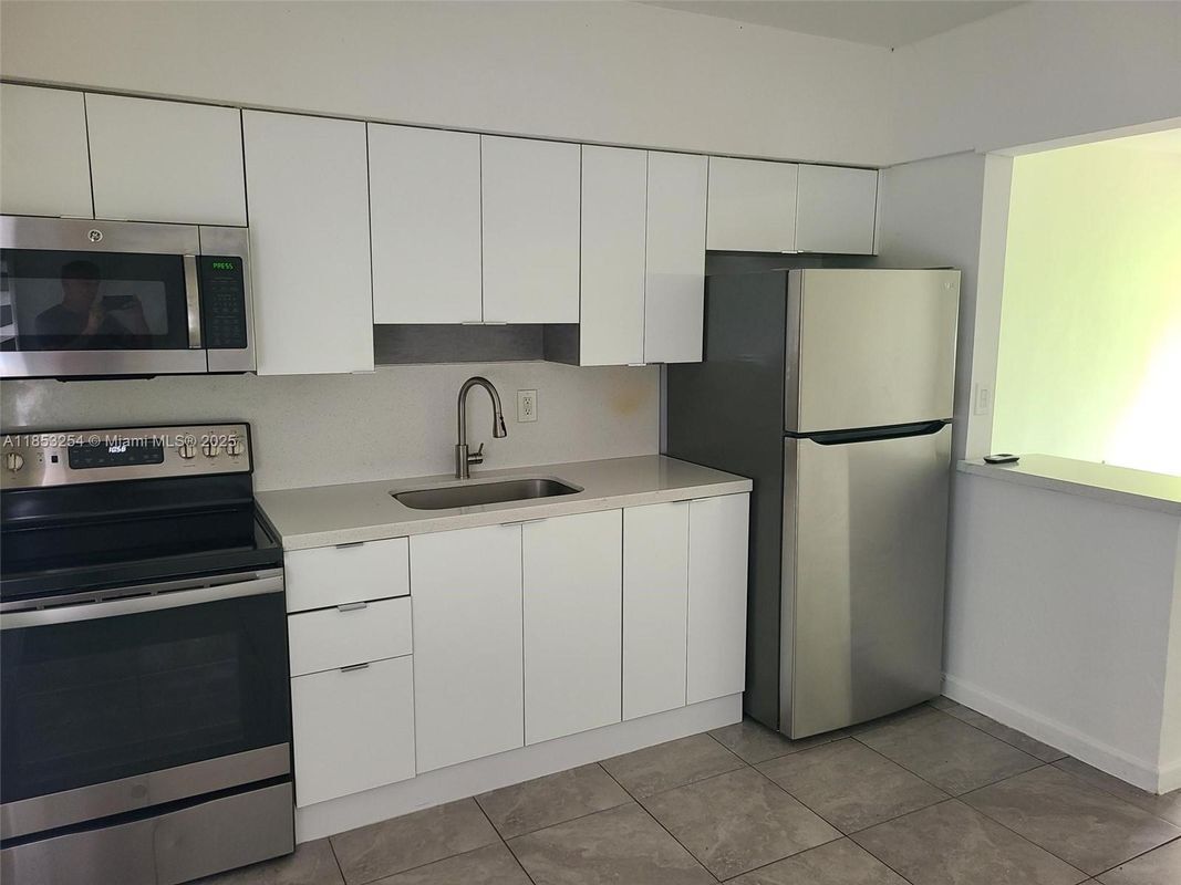 Foto del edificio - 1365 NE 111th St