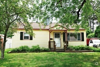 Building Photo - 10 Sherwood Dr