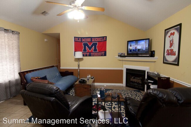 Foto del edificio - 3 br, 3 bath House - 242 Salem Rd. Ext.