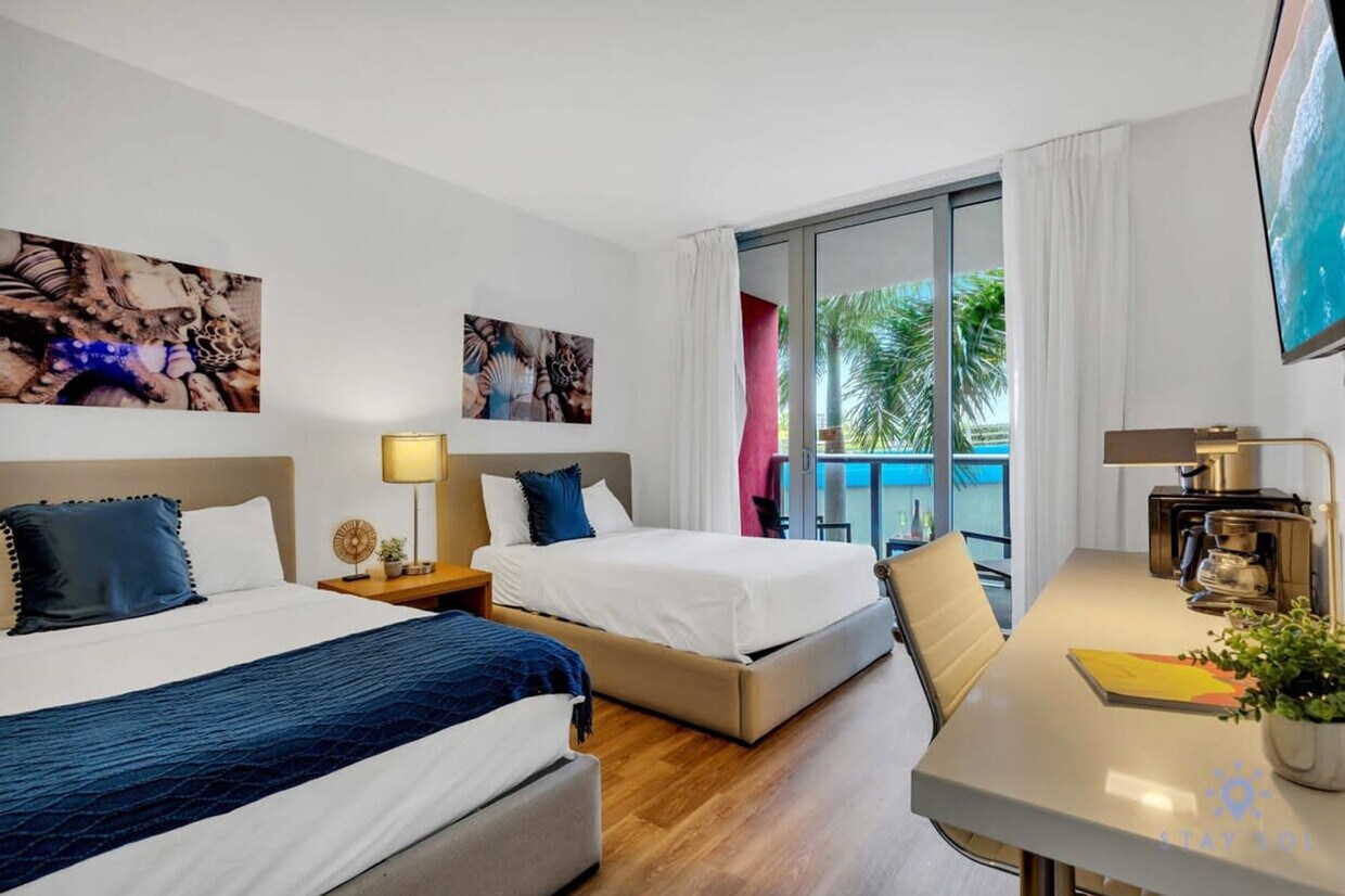 Foto principal - 2602 E Hallandale Beach Blvd