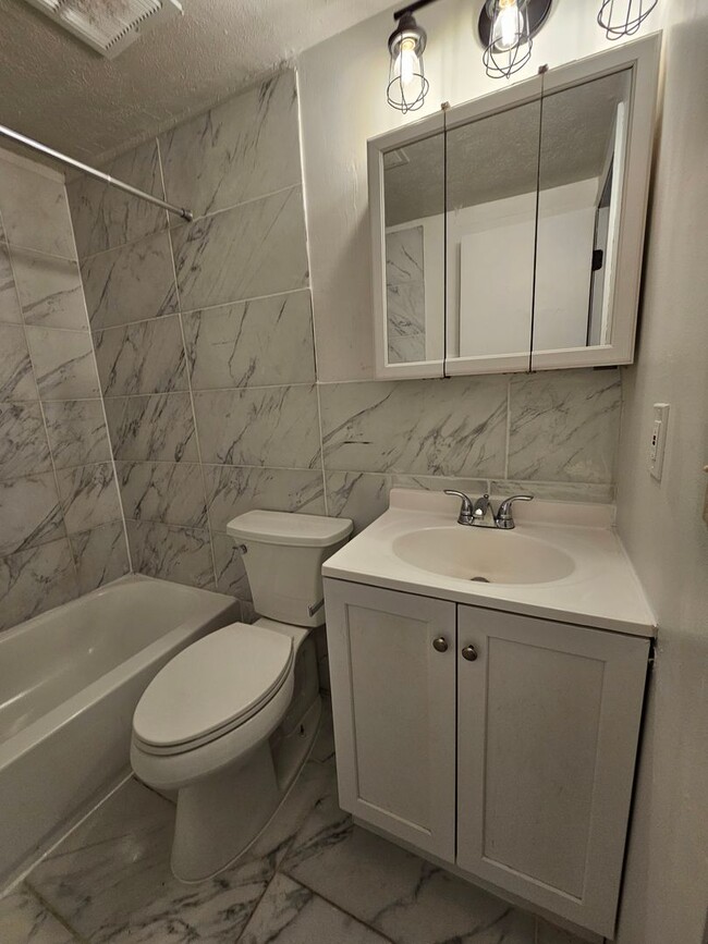 Building Photo - 189 Park Ave