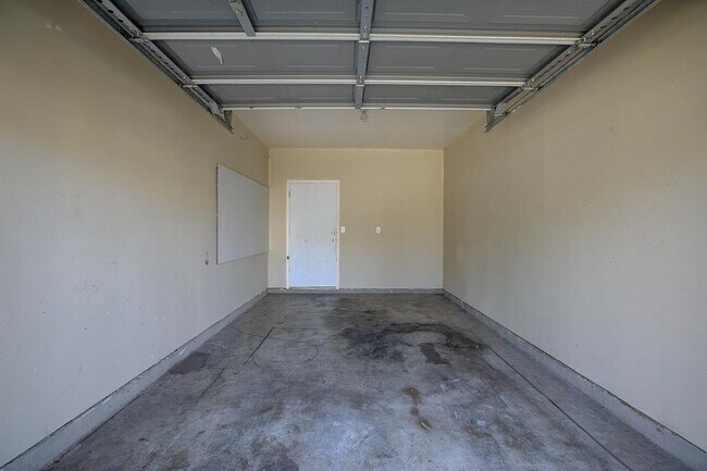 Foto del edificio - 1102 E 3rd St