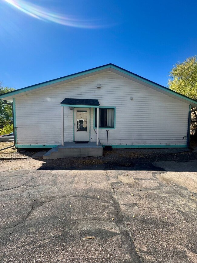 Building Photo - Manitou - CP