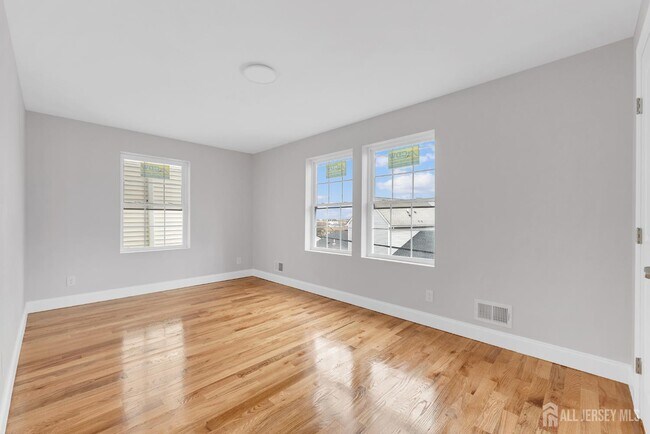 Foto del edificio - 138 Milford Ave