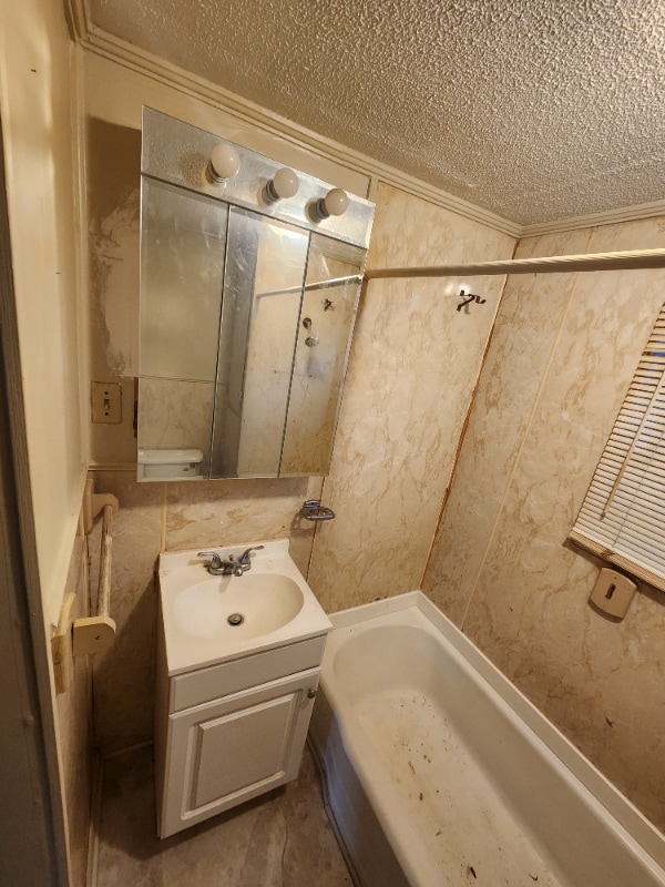 Building Photo - 742 Pride Ave