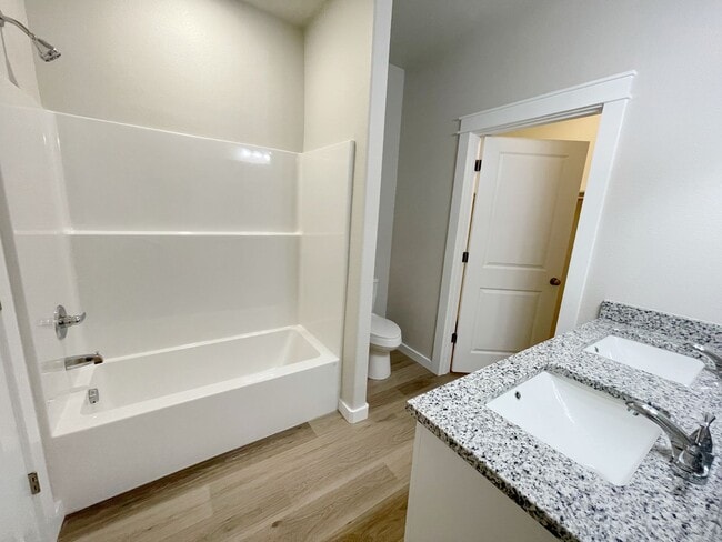 Building Photo - Cozy 3 bed, 2 bath close  to downtown