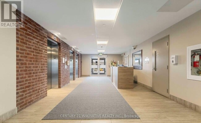 Building Photo - 7325-7325 Markham Rd