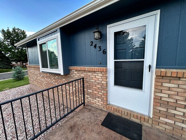 Building Photo - Spacious 3BR Duplex w/ Garage, Workshop, Large Backyard & Patio