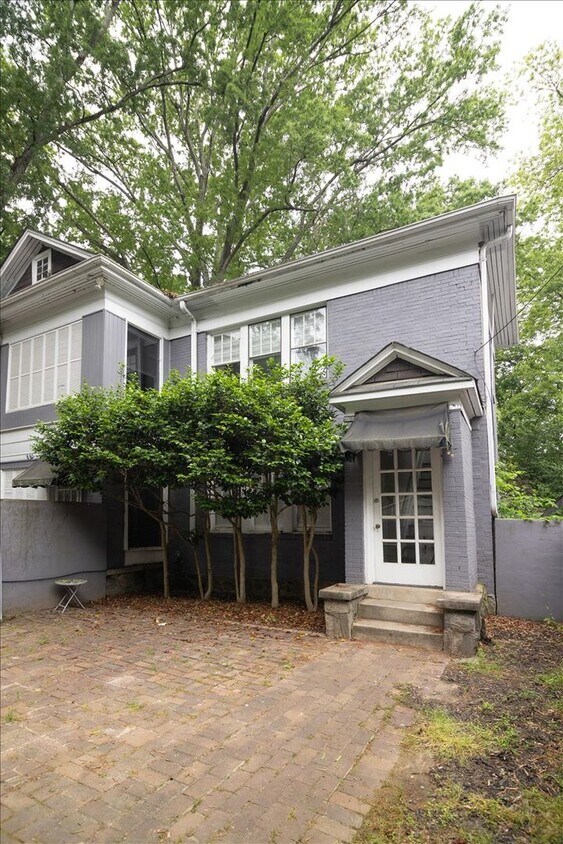 Primary Photo - Very Spacious 2/2 Unit in the Heart of Mid...