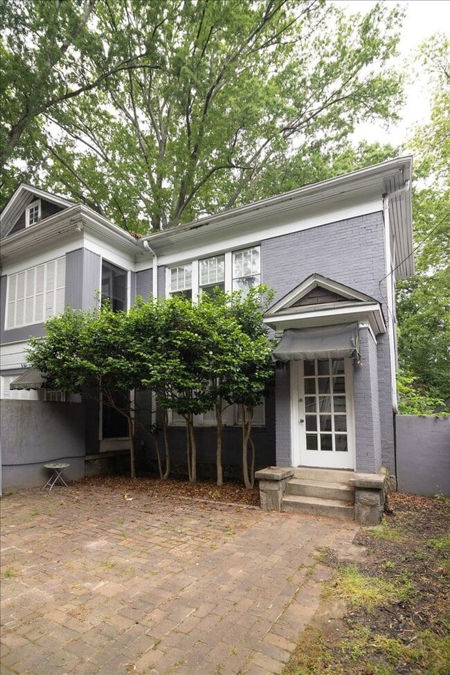 Building Photo - 882 Charles Allen Dr NE
