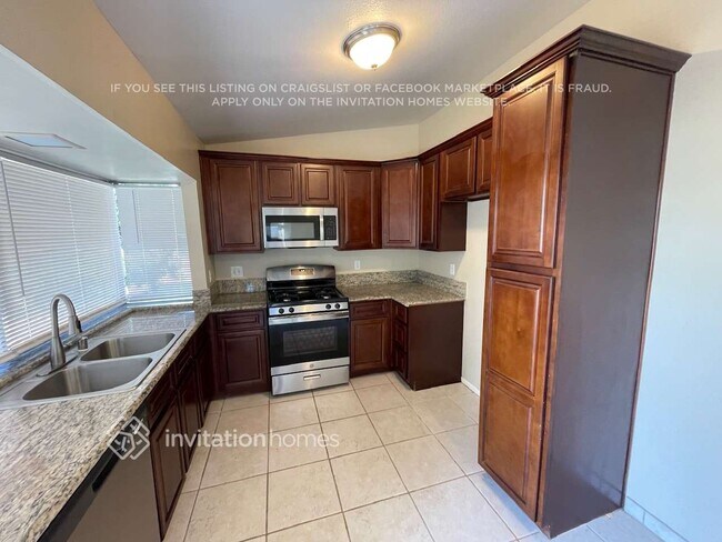 Building Photo - 12420 Falcon Ln