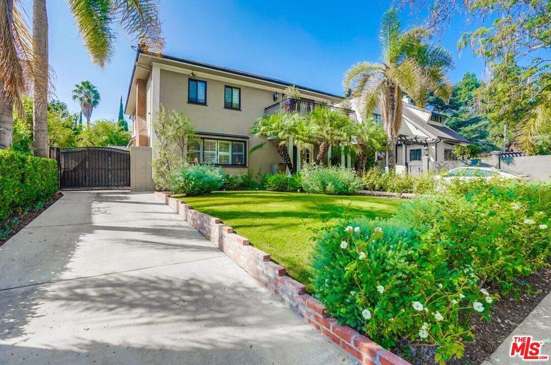 Primary Photo - 2033 N Serrano Ave