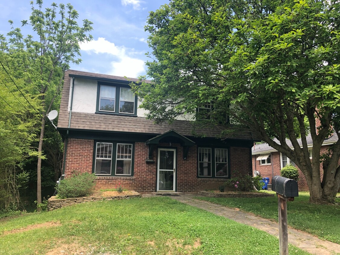 Primary Photo - Convenient North location - 3 bedroom, 2 b...