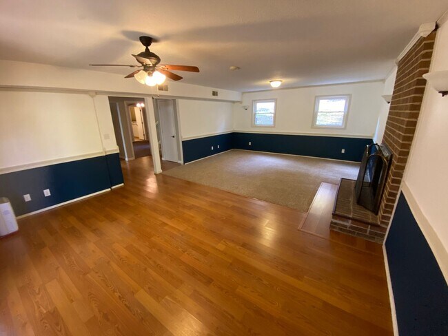 Foto del edificio - Room in 4 Bedroom Home at Brookgreen Dr
