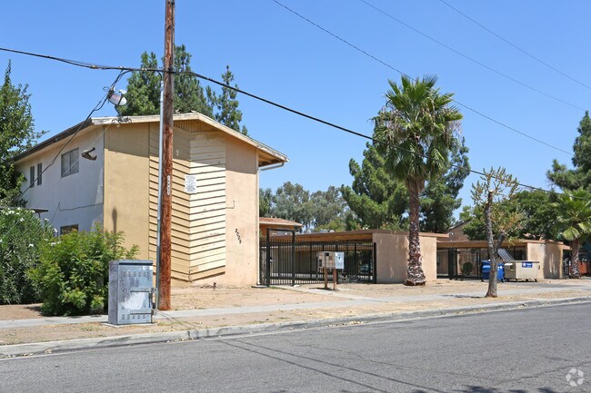 Building Photo - 2005 E Pontiac Ave