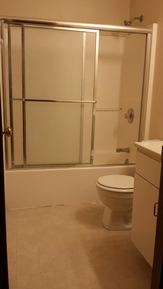 Foto del edificio - 711 Deerbrook Cir