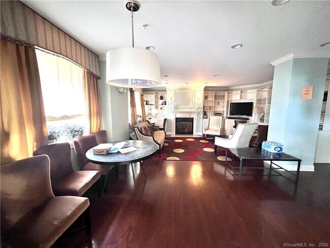 Building Photo - 850 E Main St