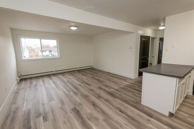 Photo du bâtiment - Fully Renovated Unit Available Now!