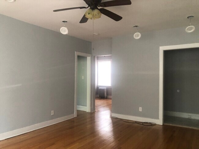 Foto del edificio - 2205 E 67th St