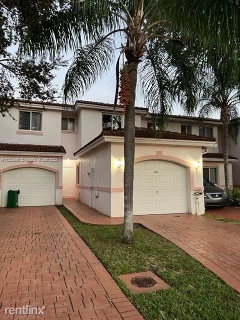 Primary Photo - 2 br, 2.5 bath House - 7665 Tamarac Island...
