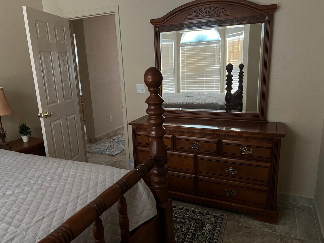 Foto principal - 2902 Quasar Dr