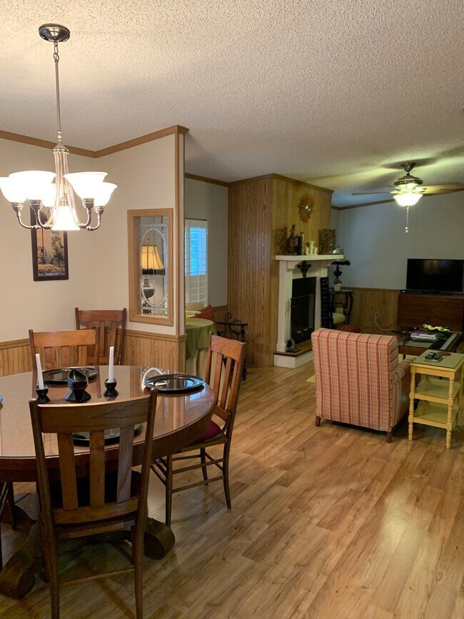 Building Photo - Furnished spacious 3/2.5 home. Corporate a...